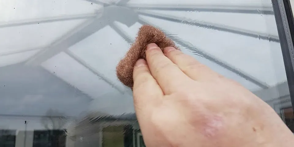 How to remove dried varnish from glass